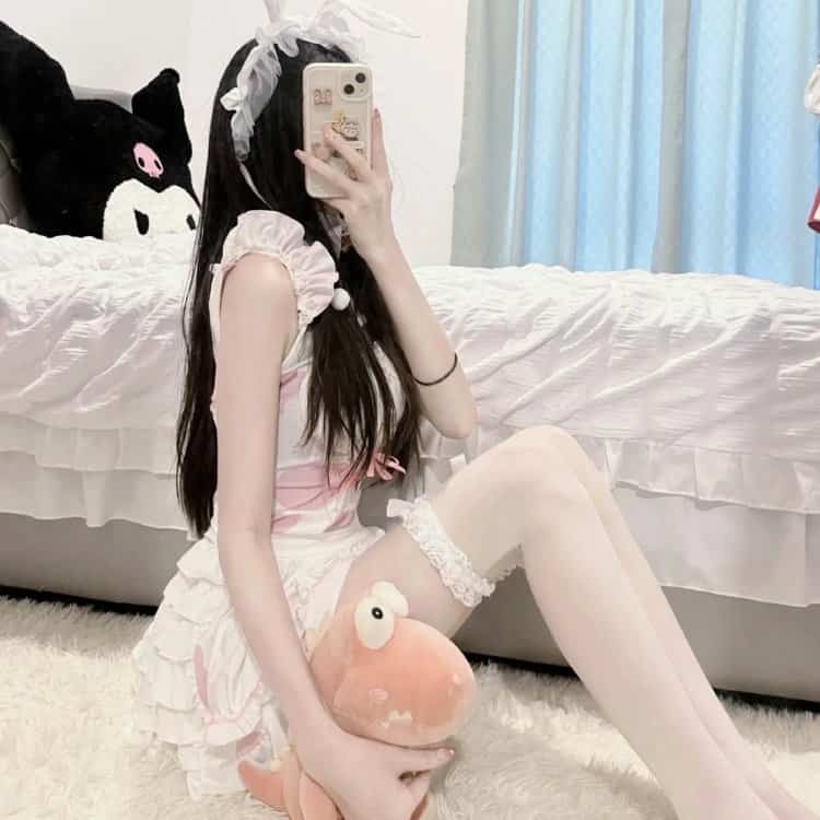 霓虹之夜:探索城市的夜生活文化